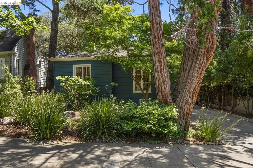 859 Sunnyhills Road Oakland CA 94610