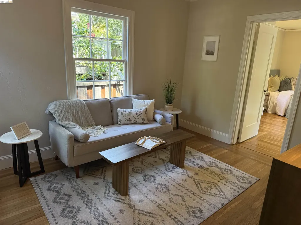 859 Sunnyhills Road Oakland CA 94610
