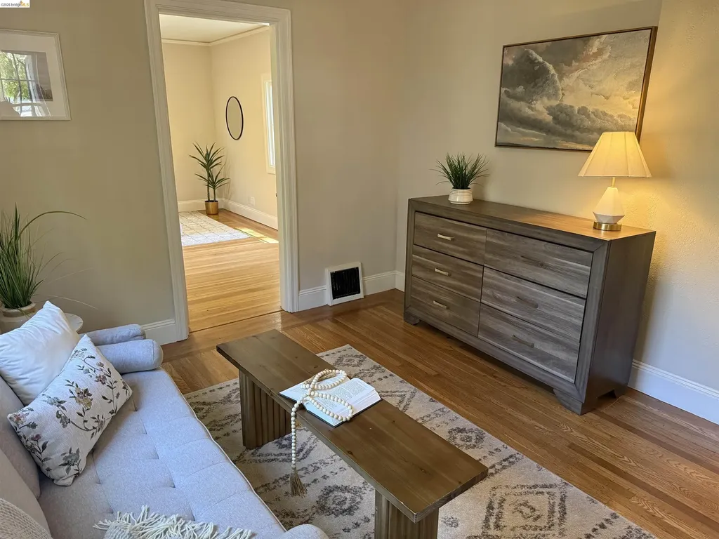 859 Sunnyhills Road Oakland CA 94610