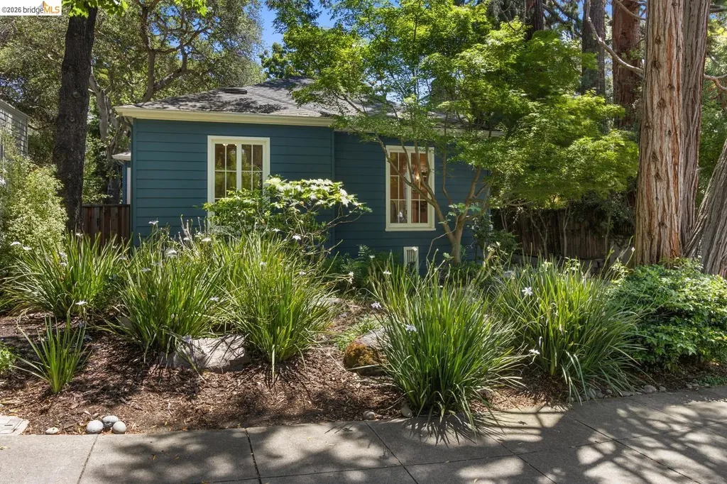 859 Sunnyhills Road Oakland CA 94610