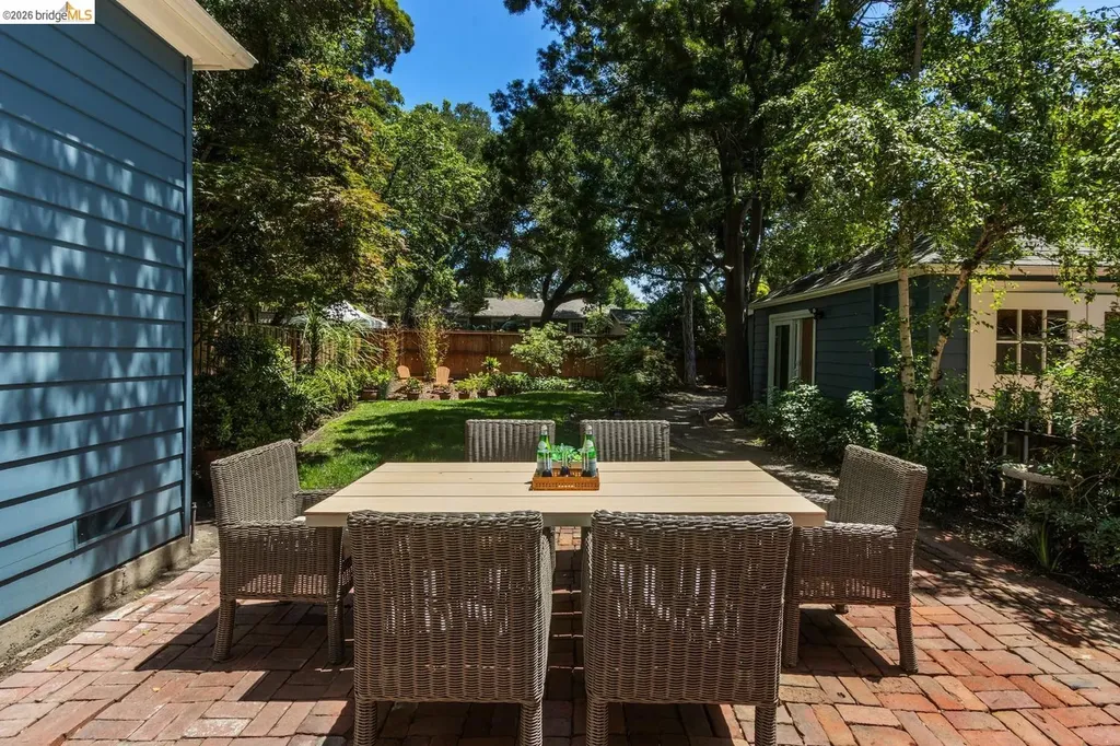 859 Sunnyhills Road Oakland CA 94610