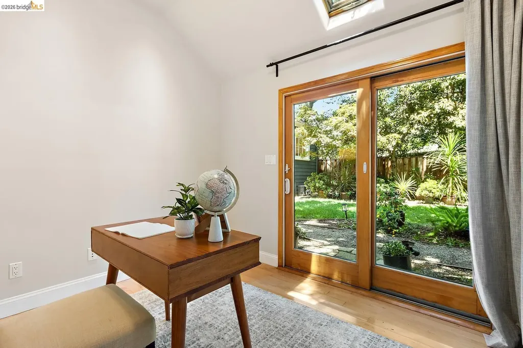 859 Sunnyhills Road Oakland CA 94610