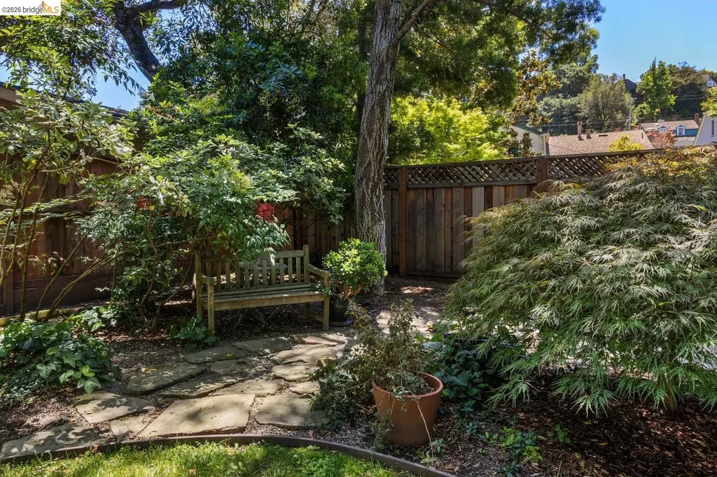859 Sunnyhills Road Oakland CA 94610