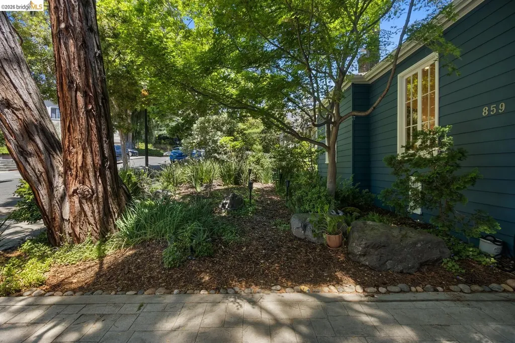 859 Sunnyhills Road Oakland CA 94610