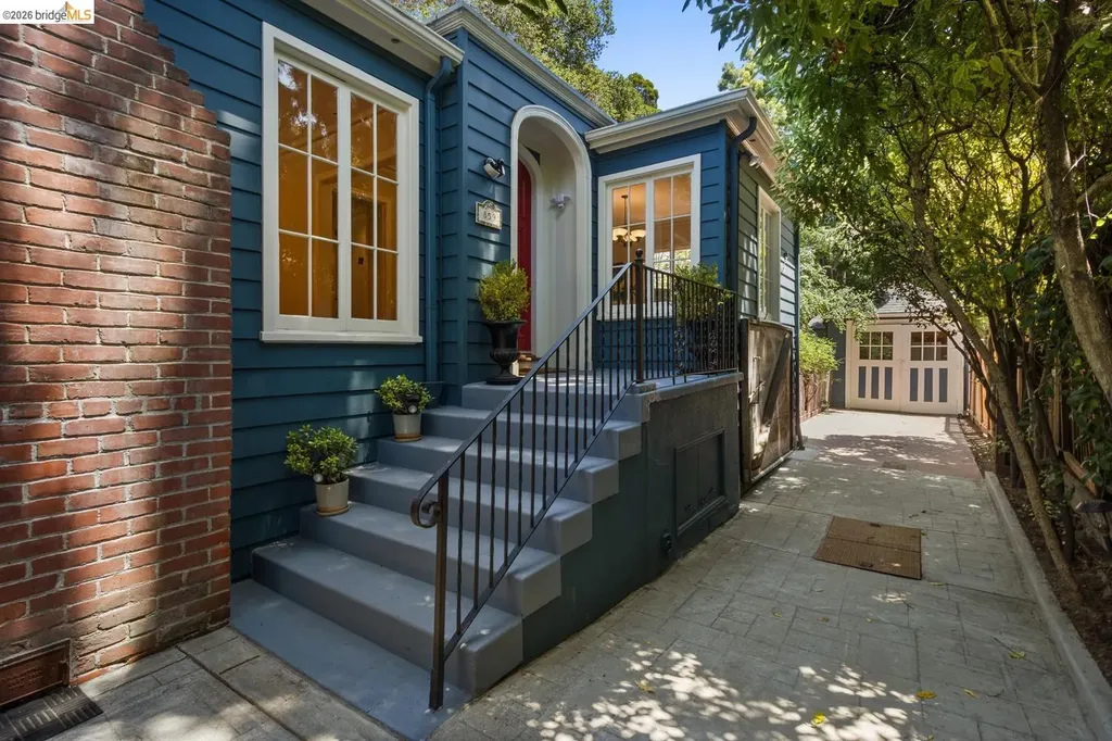 859 Sunnyhills Road Oakland CA 94610