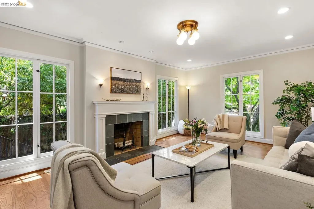 859 Sunnyhills Road Oakland CA 94610