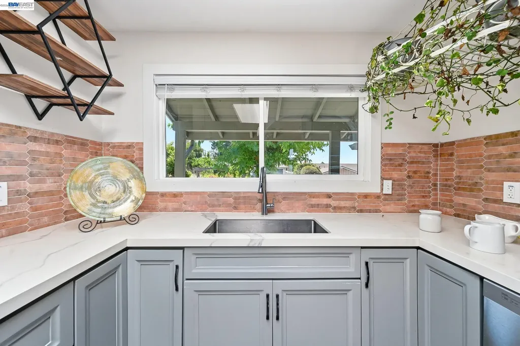 2071 Cypress Avenue San Pablo CA 94806