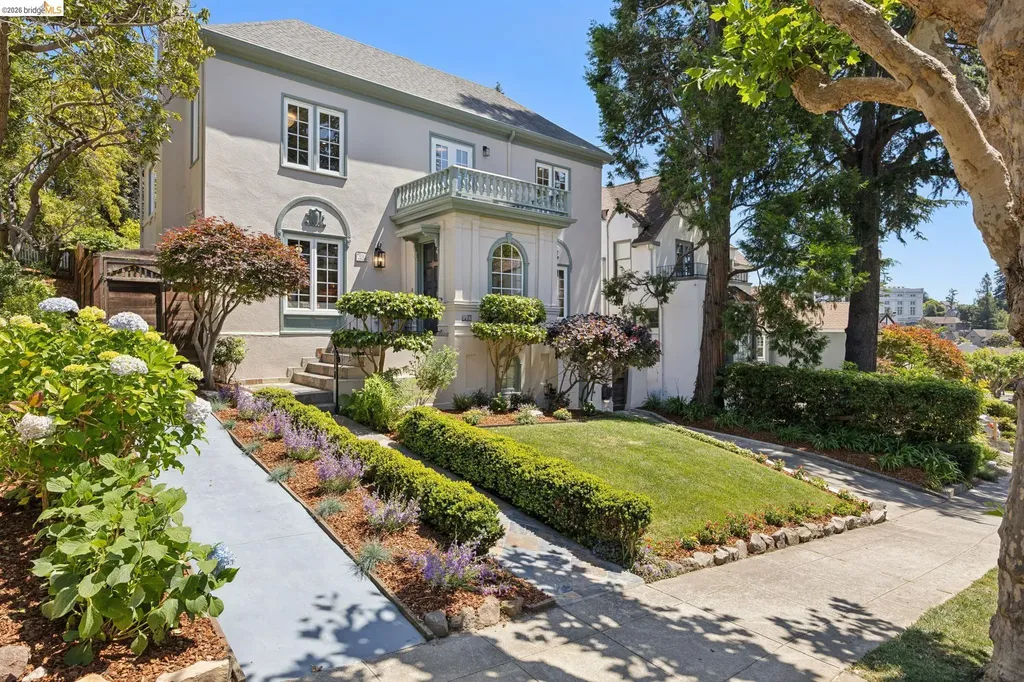 976 Grosvenor Place Oakland CA 94610