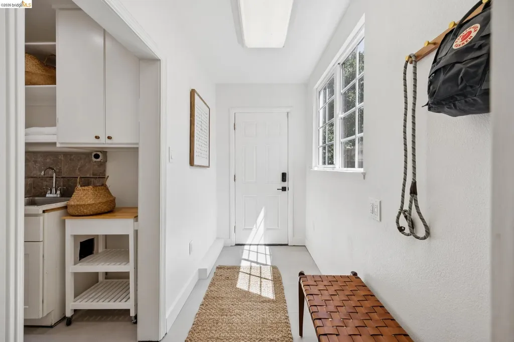 976 Grosvenor Place Oakland CA 94610
