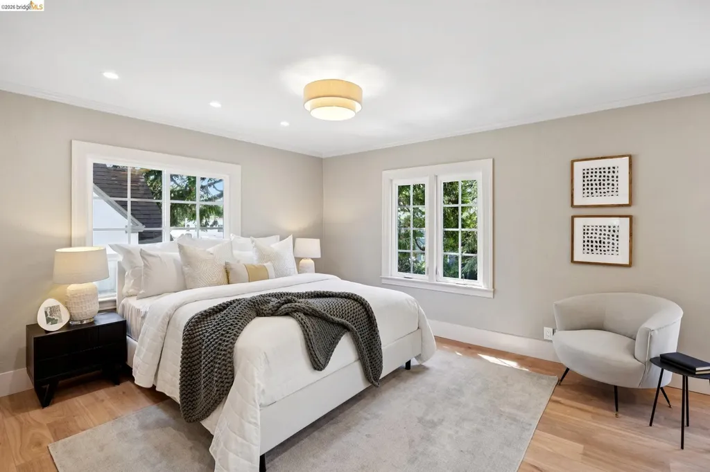 976 Grosvenor Place Oakland CA 94610