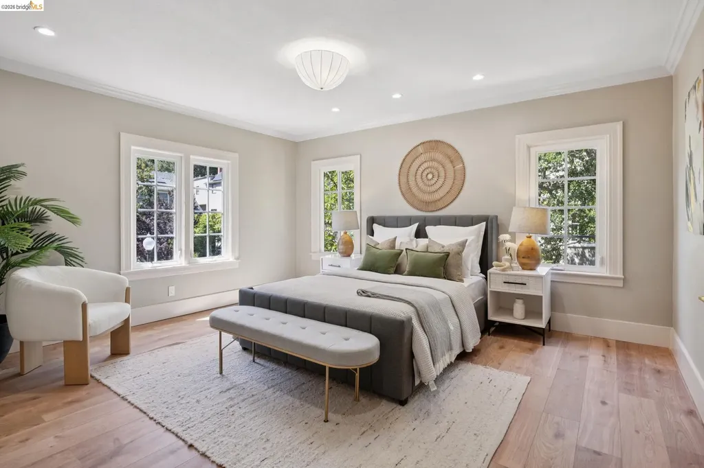 976 Grosvenor Place Oakland CA 94610