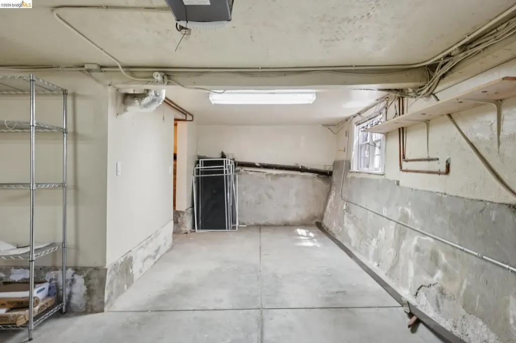 976 Grosvenor Place Oakland CA 94610