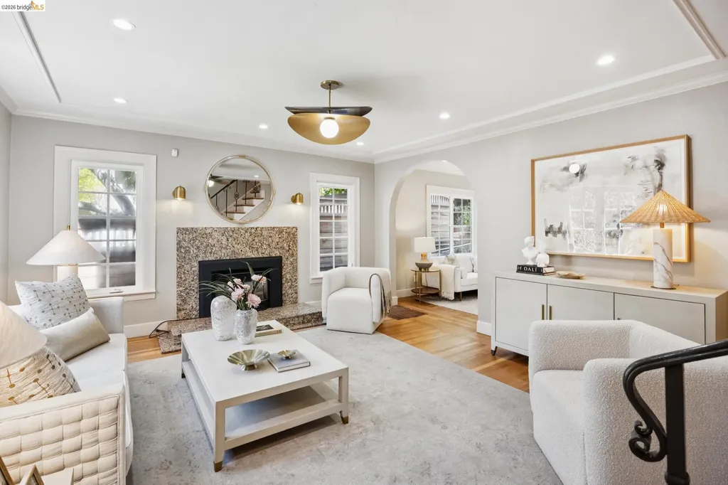 976 Grosvenor Place Oakland CA 94610