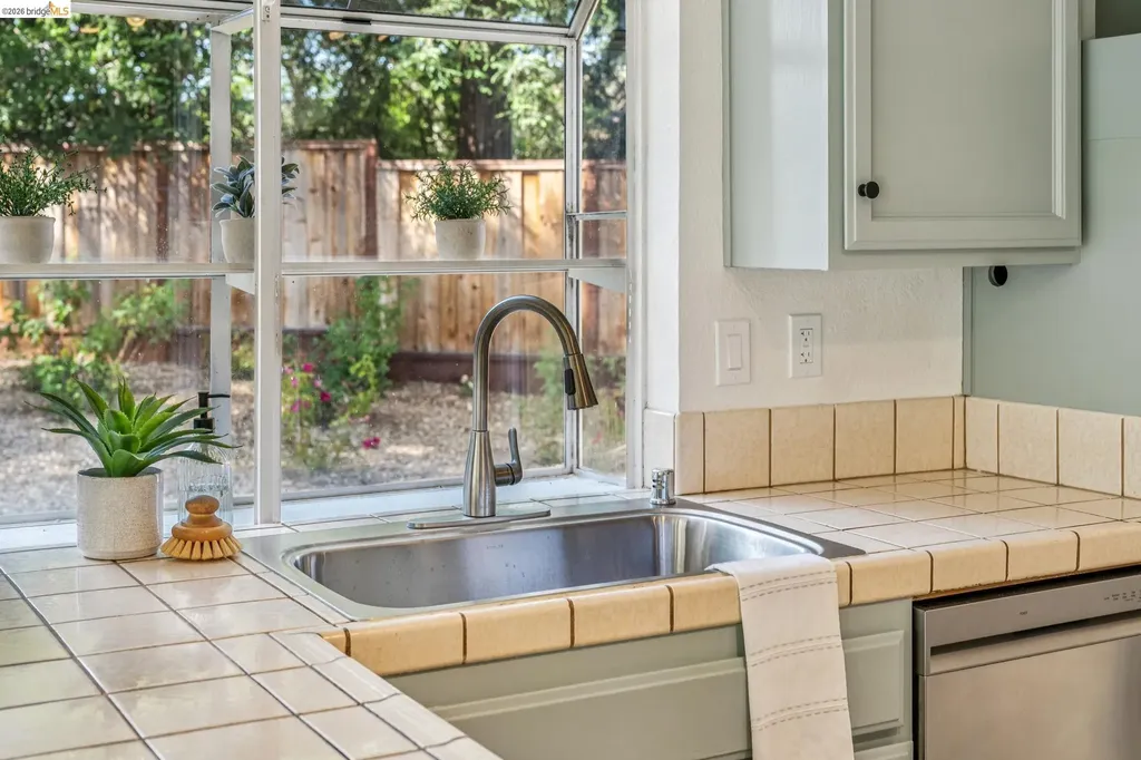 5672 Torrey Pine Court El Sobrante CA 94803