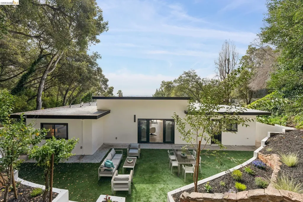 2090 Wrenn Street Oakland CA 94602