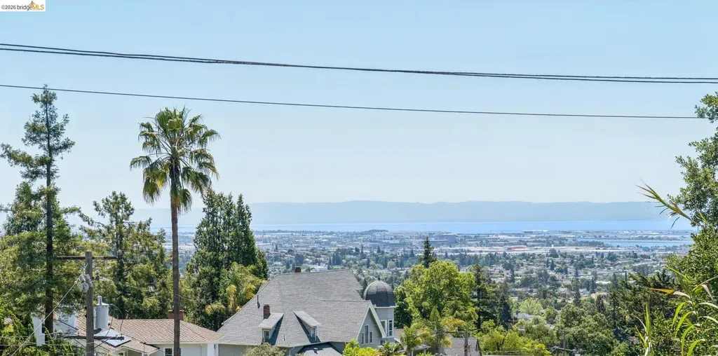 2090 Wrenn Street Oakland CA 94602
