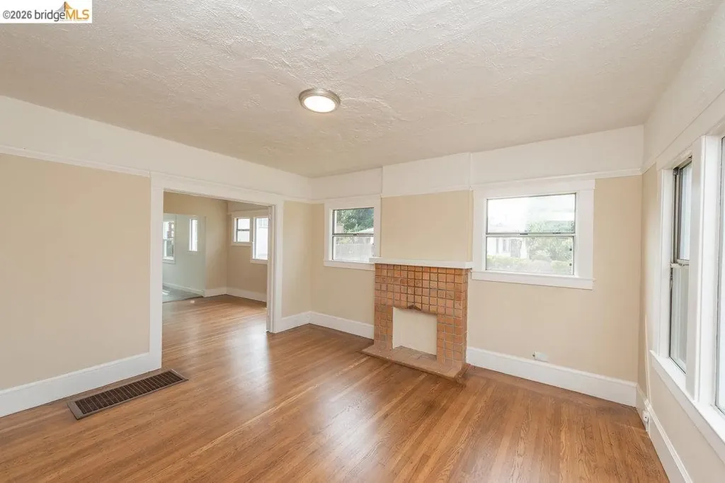 707 Aileen Street Oakland CA 94609