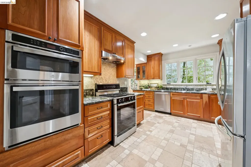 350 Florence Avenue Oakland CA 94618