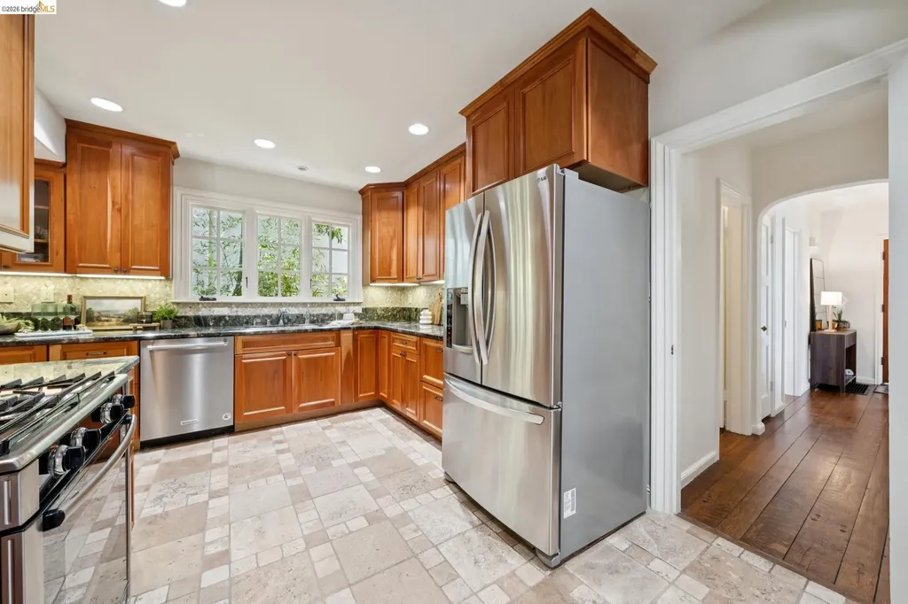 350 Florence Avenue Oakland CA 94618