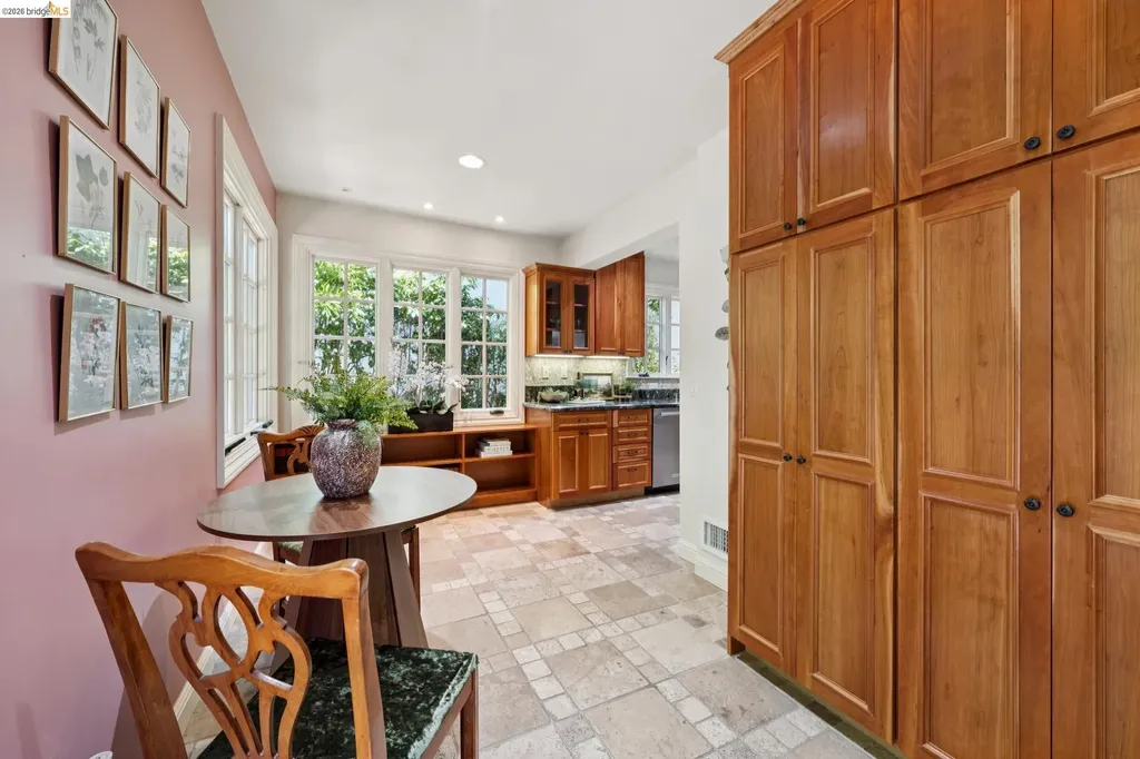 350 Florence Avenue Oakland CA 94618