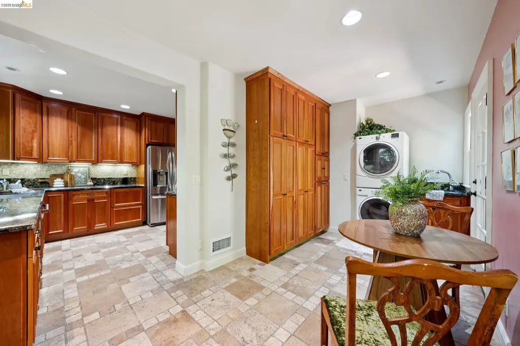 350 Florence Avenue Oakland CA 94618