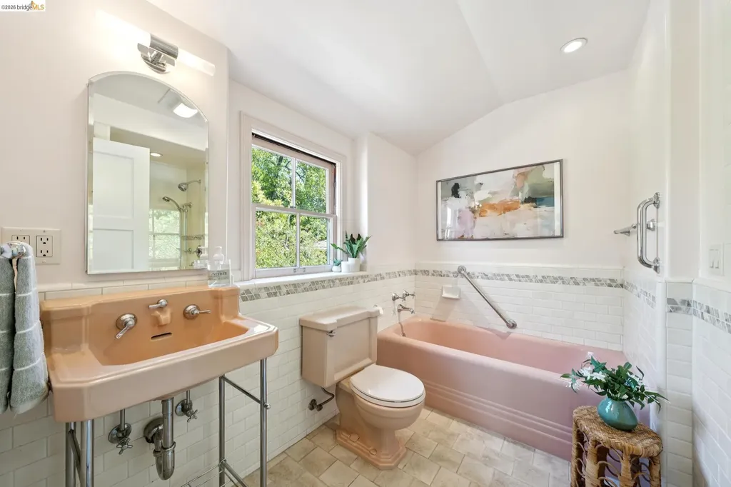 350 Florence Avenue Oakland CA 94618