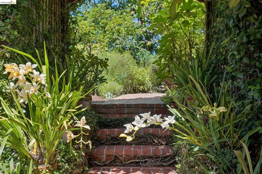 350 Florence Avenue Oakland CA 94618