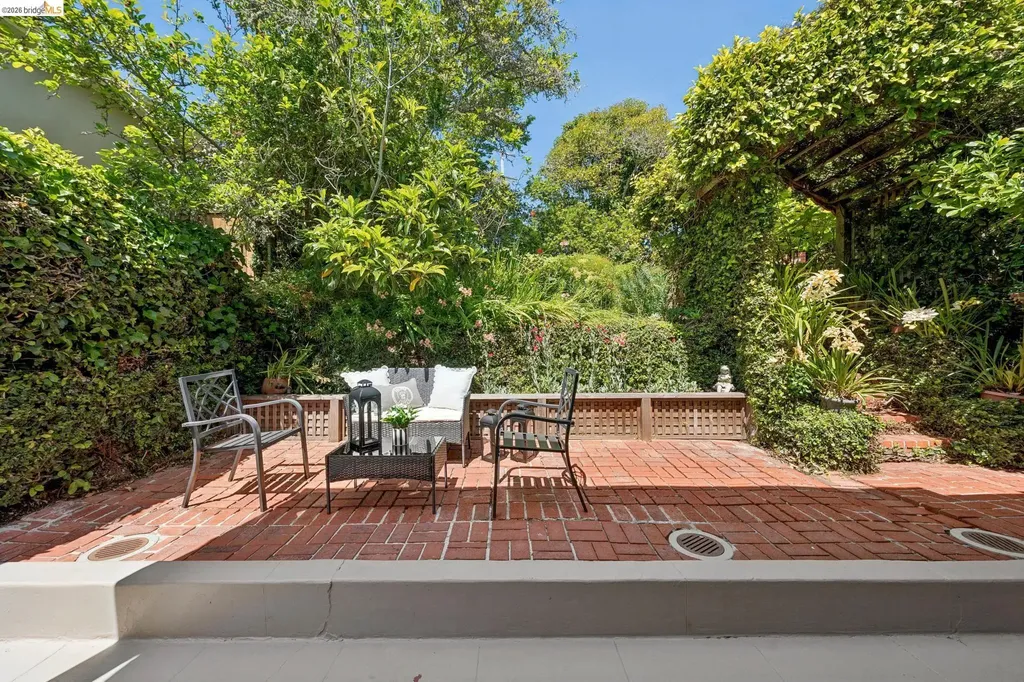 350 Florence Avenue Oakland CA 94618