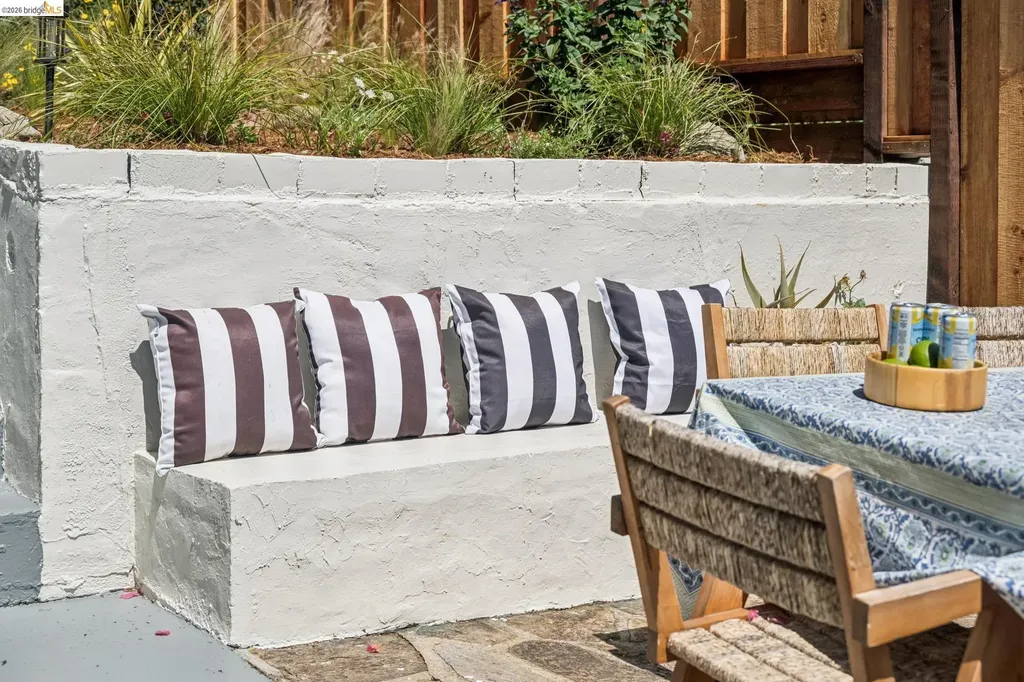 3042 Carlsen Street Oakland CA 94602