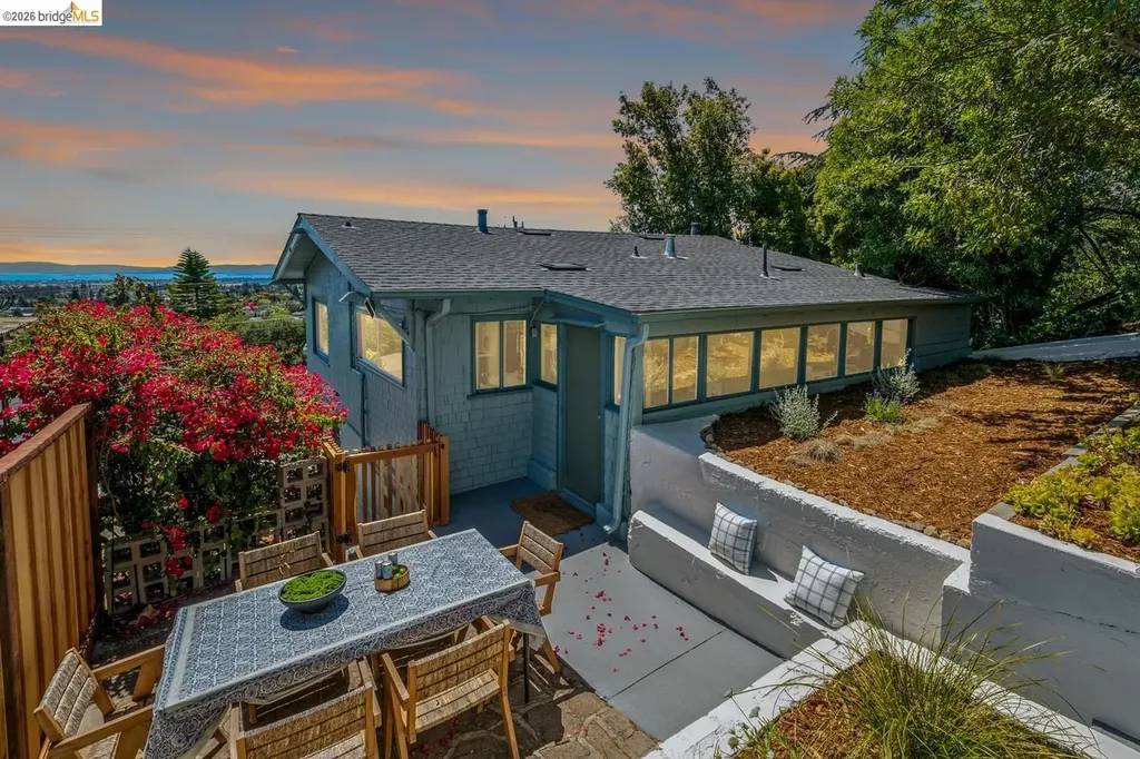 3042 Carlsen Street Oakland CA 94602