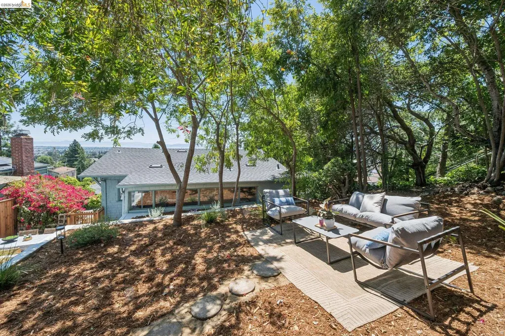 3042 Carlsen Street Oakland CA 94602