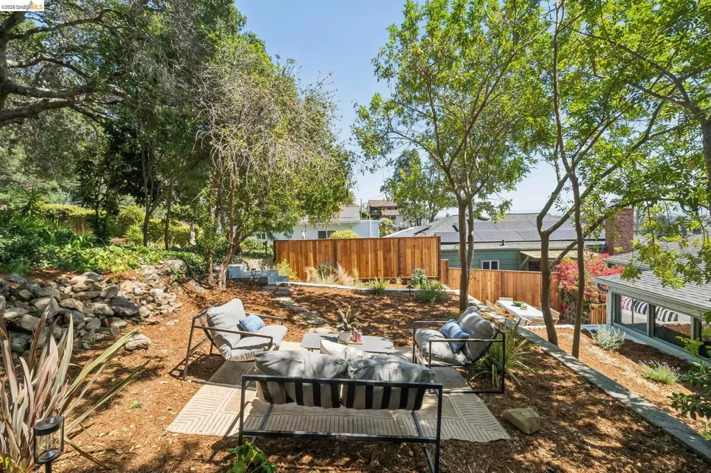 3042 Carlsen Street Oakland CA 94602