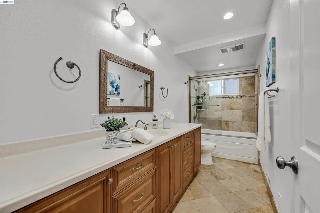 1120 Hollywood Avenue Oakland CA 94602