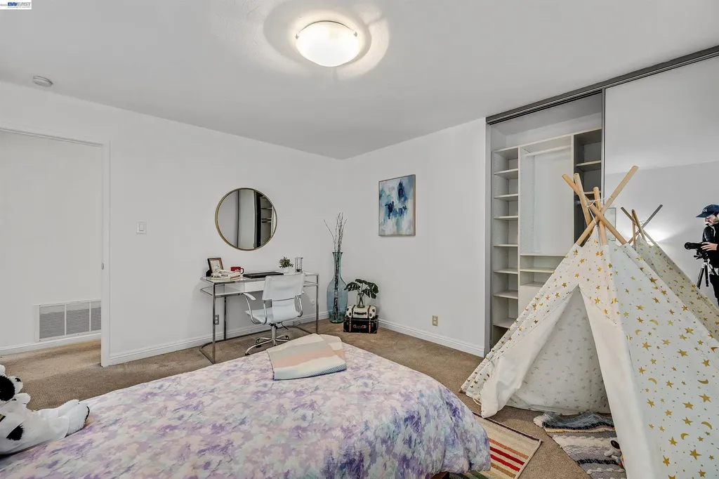 1120 Hollywood Avenue Oakland CA 94602