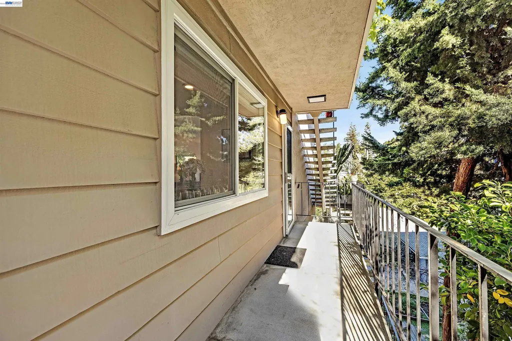 1120 Hollywood Avenue Oakland CA 94602