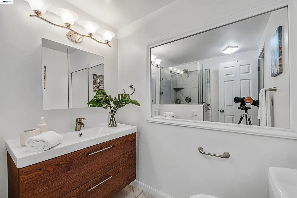 1120 Hollywood Avenue Oakland CA 94602