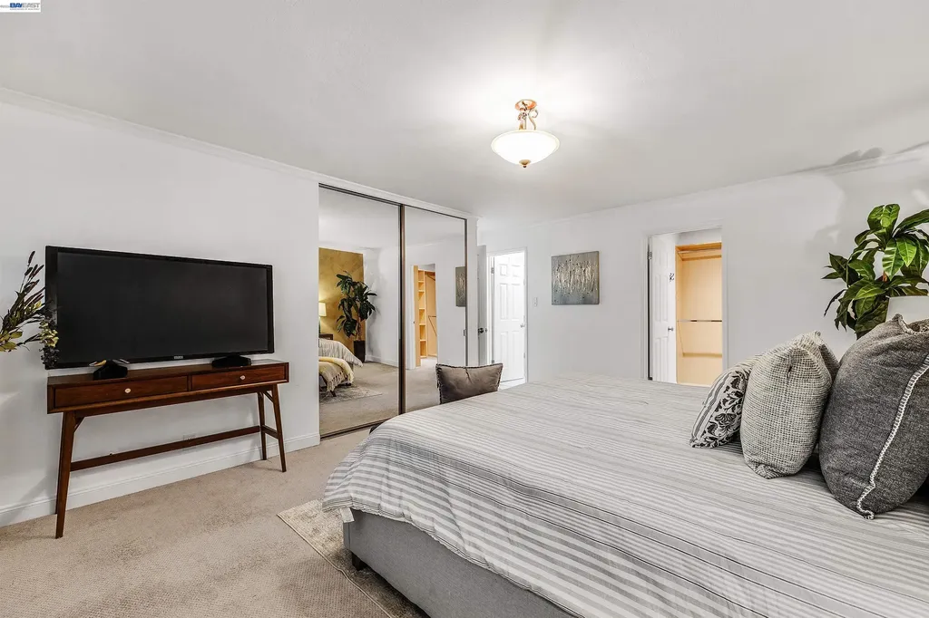 1120 Hollywood Avenue Oakland CA 94602