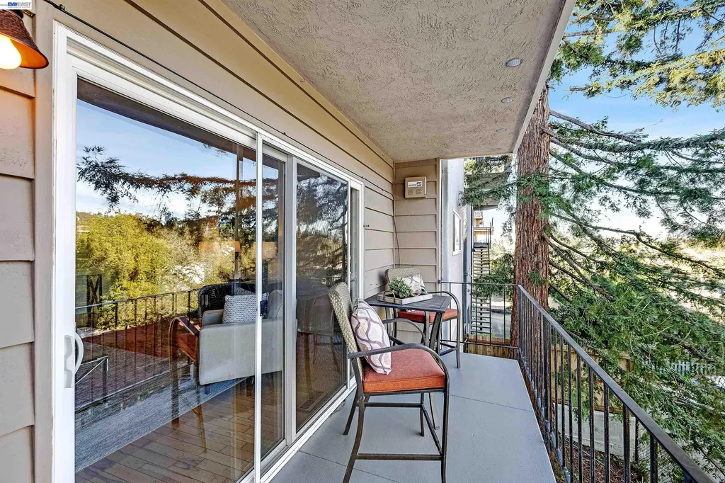 1120 Hollywood Avenue Oakland CA 94602
