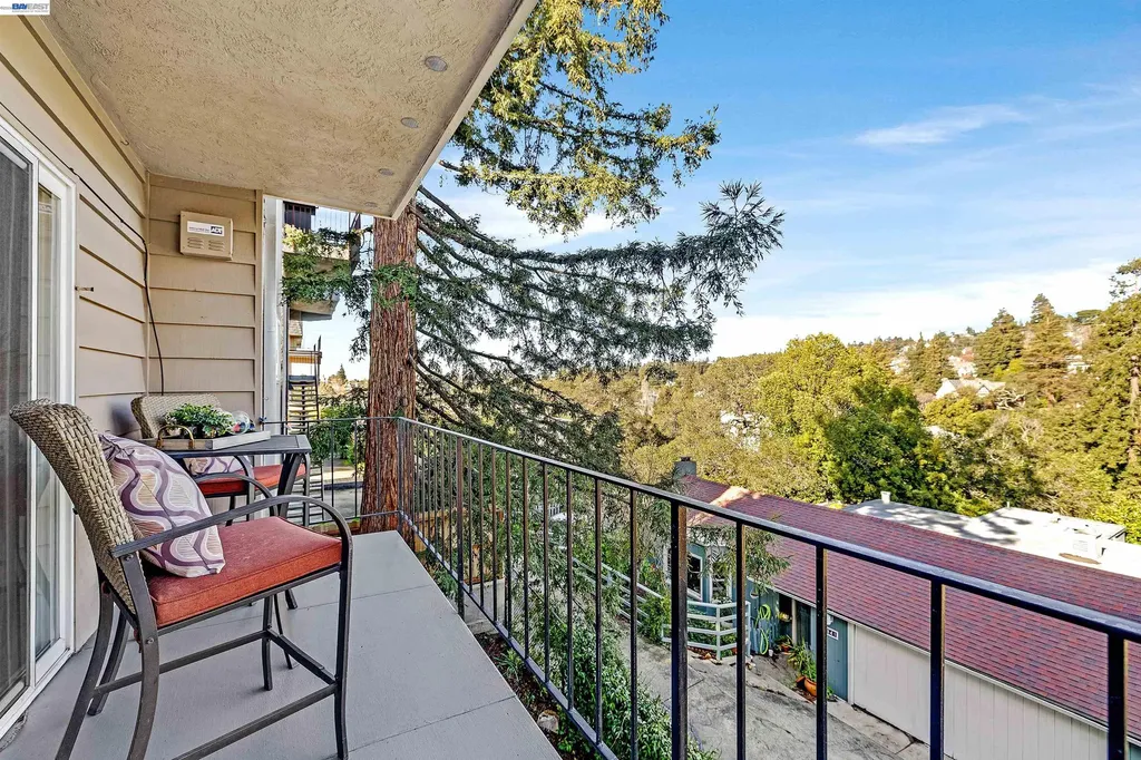 1120 Hollywood Avenue Oakland CA 94602