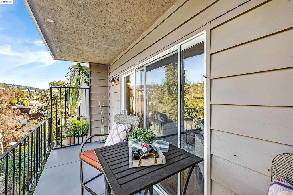 1120 Hollywood Avenue Oakland CA 94602