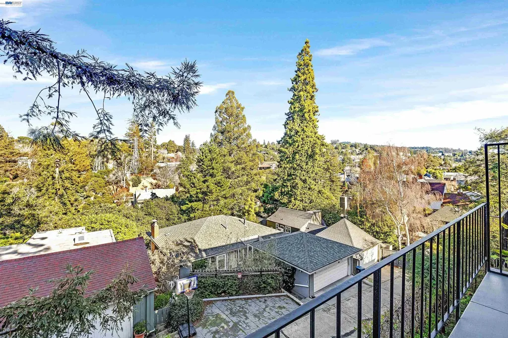 1120 Hollywood Avenue Oakland CA 94602