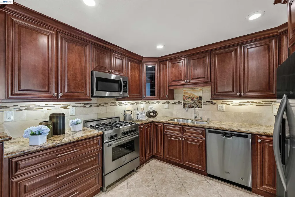 1120 Hollywood Avenue Oakland CA 94602