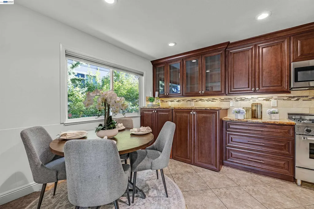 1120 Hollywood Avenue Oakland CA 94602