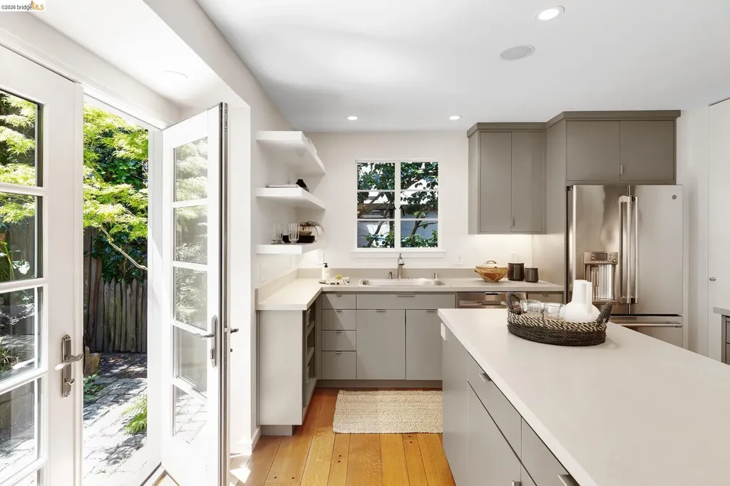 454 Vincente Avenue Berkeley CA 94707
