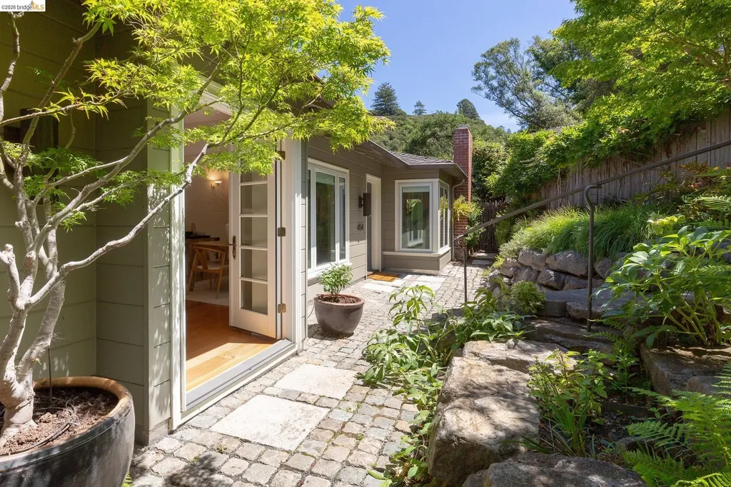 454 Vincente Avenue Berkeley CA 94707