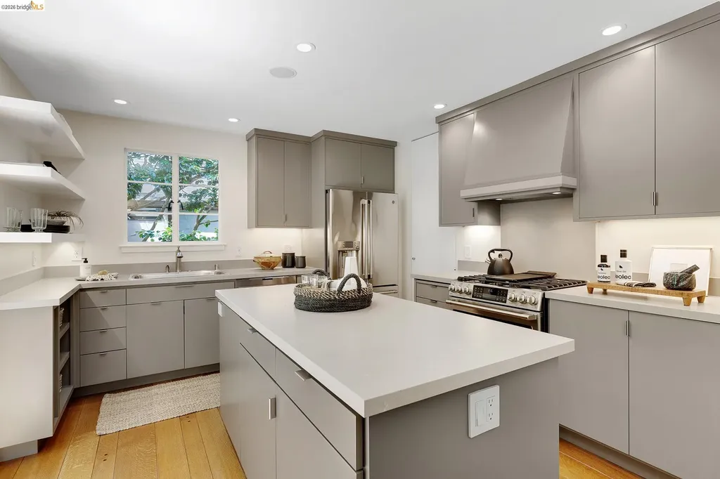 454 Vincente Avenue Berkeley CA 94707