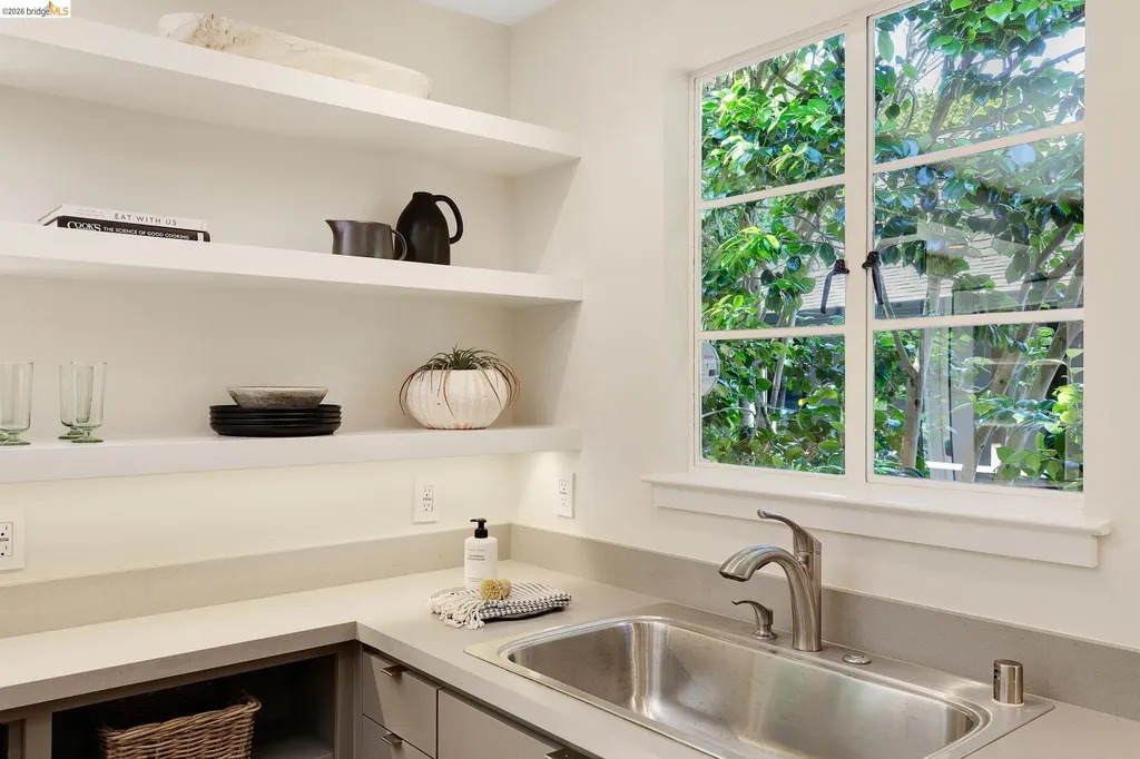 454 Vincente Avenue Berkeley CA 94707