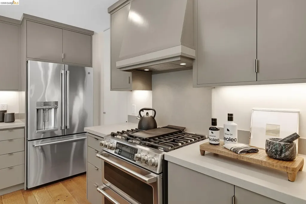 454 Vincente Avenue Berkeley CA 94707