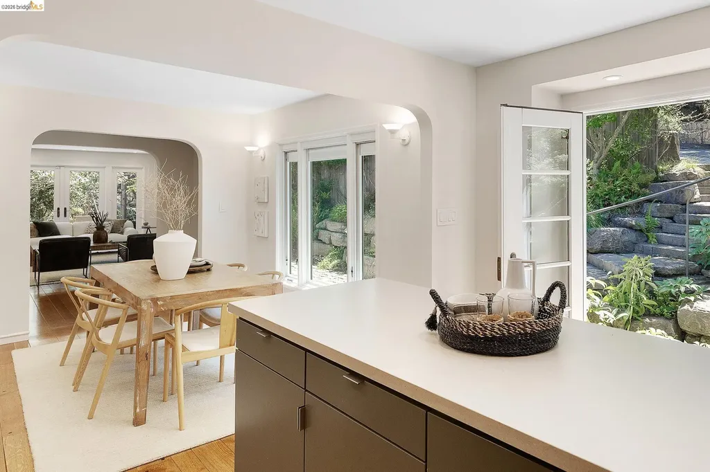 454 Vincente Avenue Berkeley CA 94707
