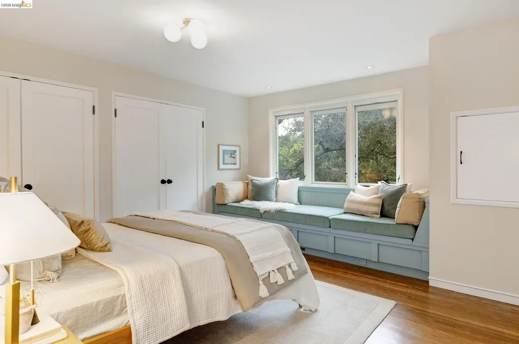 454 Vincente Avenue Berkeley CA 94707